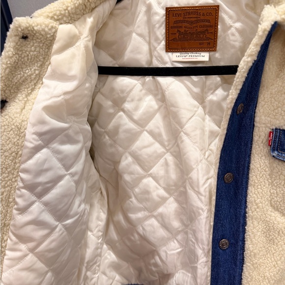 Levi's Premium Cream and Blue Jacket with Sherpa - Picture 6 of 7
